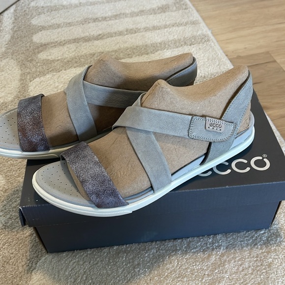 •Ecco• Sandals - Picture 4 of 7